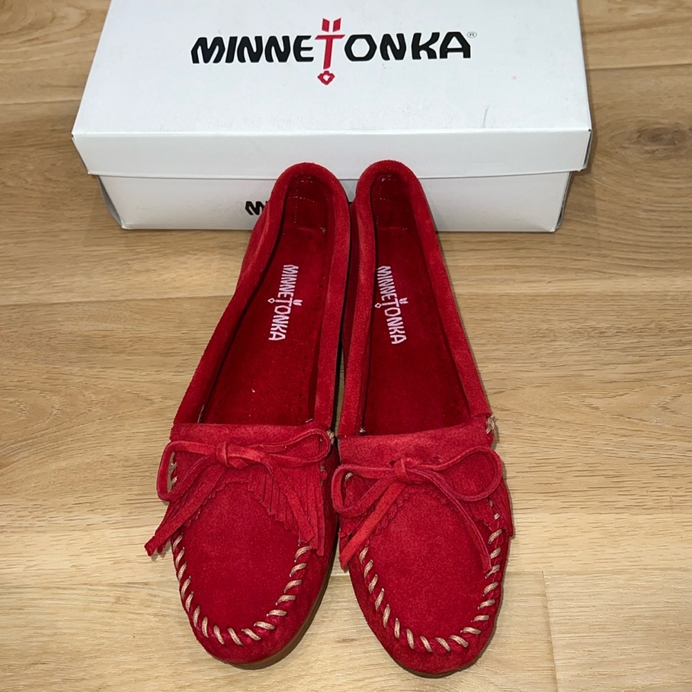 NIB AUTHENTIC MINNETONKA KILTY MOCCISIN STYLE 406 CHERRY RED US 5
